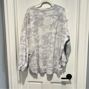 Lululemon Perfectly Oversized Crew Neck Sweatshirt Size 20 XXL White Gray Camo thumbnail 3