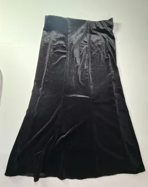 Zara Medium Black Velvet Midi Skirt thumbnail 1
