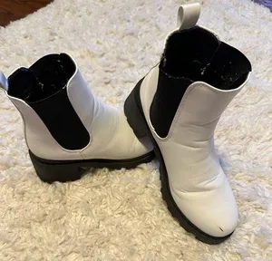 Forever 21 Boots thumbnail 1