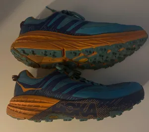 Hoka Speedgoat 3 EUC SZ. 11 thumbnail 1