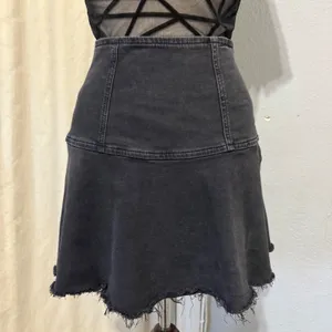 Free People Black Highlands Washed Denim A‎ Line Mini Skirt Distressed Raw Hem 0 thumbnail 3