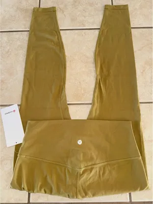Lululemon Align High Rise 28” Grape Leaf Size 10 NWT thumbnail 1