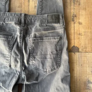 American Eagle Women’s Grey Low-Rise Cargo Jeggings Stretch Sz 8 Short thumbnail 10