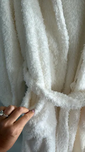 Ulta robe White thumbnail 2