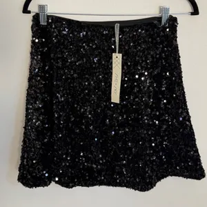 She + Sky Black Sequin Mini Skirt NWT size medium thumbnail 1