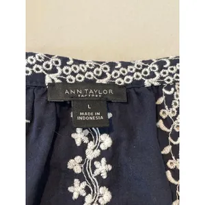 Ann Taylor Factory Navy Blue Embroidered 100% Cotton Button‑Up Top Size L thumbnail 2