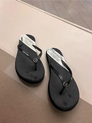 Calvin Klein Black and White Logo Strap Flip Flop Sandals 11-12 thumbnail 5