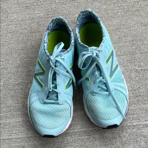 New Balance 690 Running Aqua Sneakers size 9 thumbnail 2