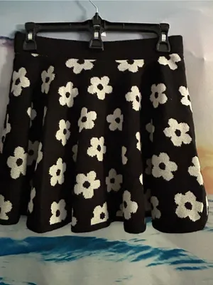 Forever 21 Black & White Floral Knit Skater Mini Skirt Small thumbnail 2