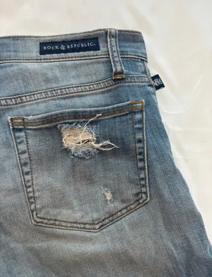 Rock & Republic Distressed Denim Shorts Size 6 thumbnail 4