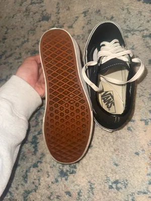 Women’s Vans Sneakers thumbnail 4