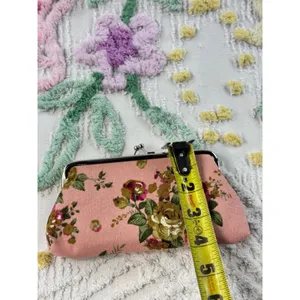 Home-X Pink Floral Canvas Kiss Lock Frame Coin Purse Clutch Bag Rose‎ Print thumbnail 4