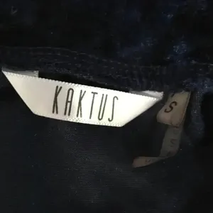 NWT Kaktus Crushed Velvet Navy Ruffle Dress S v6x thumbnail 7