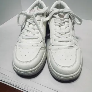 VINTAGE HAVANA Women’s Fashion Sneakers Leather white & Pink Star 7.5 thumbnail 3