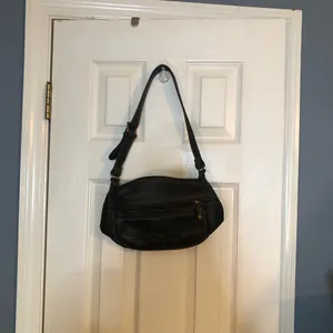 Fossil Black Leather Purse in great shape. It’s really cute thumbnail 2