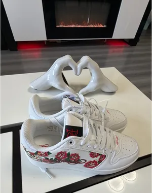 🔥 Ed Hardy Skull & Roses Court Sneakers (Size 7.5) thumbnail 7