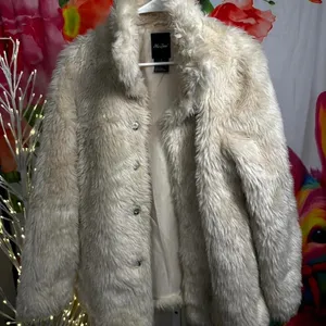 E1. Me Jane cream faux fur coat Size M thumbnail 1