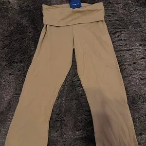 Brandy Melville fold over leggings thumbnail 1