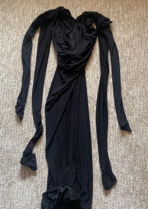 Prettylittlething black dress thumbnail 1