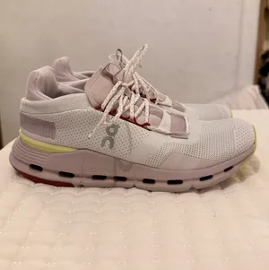 On Cloud Shoes thumbnail 4