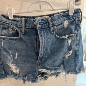 Abercrombie High Rise Mom Short - Blue Denim thumbnail 2