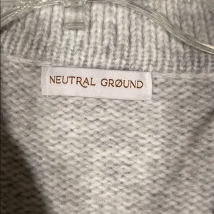 NEUTRAL GROUND WOMENS LIGHT GRAY V NECK COLLARED SWEATER SMALL thumbnail 2