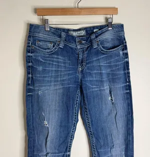 BKE Payton distressed dark wash denim jeans size 30R ladies thumbnail 2