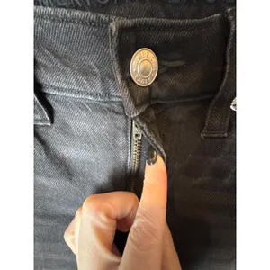 American Eagle Jeans Women 6 Washed Black Mom Jeans Straight Distressed Stretch‎ thumbnail 5