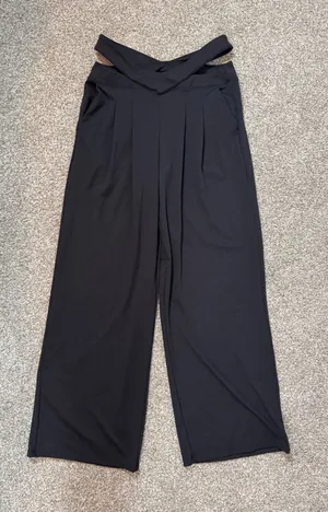 Halara Black Crossover V-Waist Cutout Wide Leg Pleated Pants Medium thumbnail 1