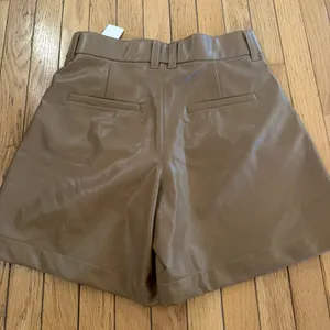 ABERCROMBIE & FITCH Vegan Leather Shorts High Rise Stretch Camel Brown Tan M thumbnail 2