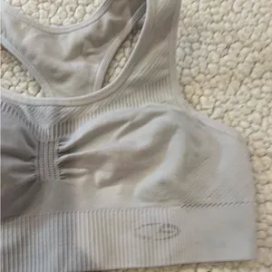 Sports bra thumbnail 2
