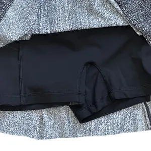 Lululemon Lost in Pace Skirt Skort Air Time White Black W8773R‎ Women's Size 6 thumbnail 4