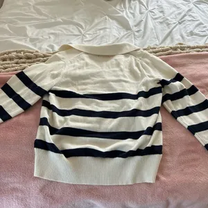Banana Republic cream and navy striped sweater thumbnail 3
