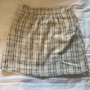 Princess polly tweed skirt Size 4 thumbnail 4