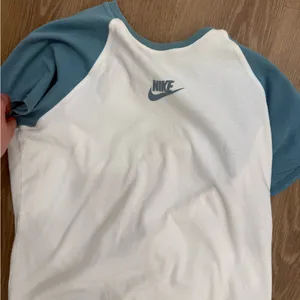Nike Women's vintage Tee xl thumbnail 8
