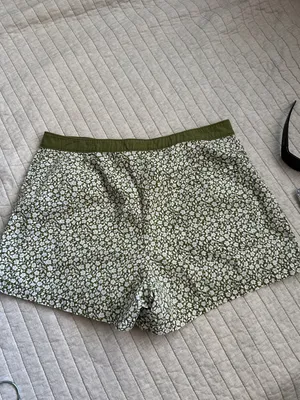 J.Crew vintage Y2K olive green white ditzy floral daisy printed shorts 6 thumbnail 8