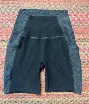 BEYOND YOGA High-Waist Black & Charcoal Women’s side pockets Athletic Shorts thumbnail 1