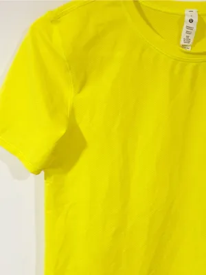 Lululemon High-Neck Running and Training T-Shirt Size 2 Yellow Serpentine thumbnail 2