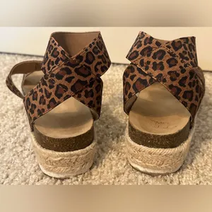 Time & Tru Walmart Leopard Platform Espadrilles Sandals Women's Size 7 thumbnail 6