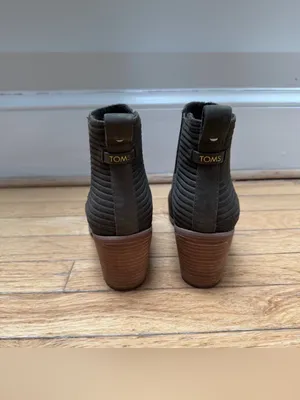 Toms Olive Green Suede Ankle Booties with Stacked Heel, size 8.5 thumbnail 3