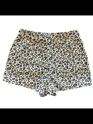 ALTAR'D STATE Leopard Print High-Waist Shorts Cream/Black Small Indie 70s Baddie thumbnail 2