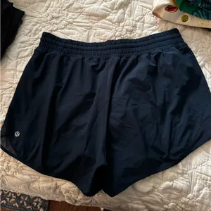 Navy Women's Lululemon Hotty Hot Shorts thumbnail 2