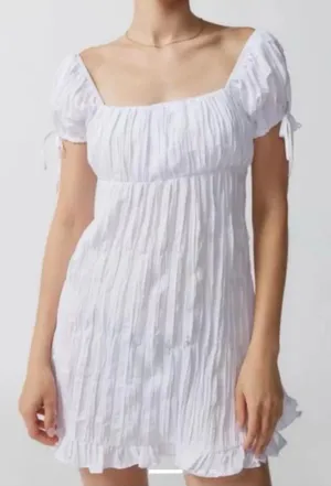Kimchi Blue White Pleated Short Sleeve Bow Back Babydall Mini Dress Size XS thumbnail 1