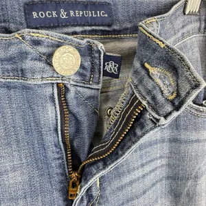 Rock‎ & Republic Kendall Medium Wash Angel Wing Embroidery Cropped Jeans Size 12 thumbnail 3