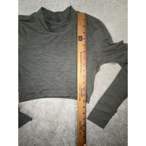 vuori womens long sleeve crop lux‎ tee dusty pine heather Xs thumbnail 4