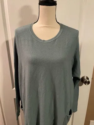 Women’s Tea & Rose M/L Mint Green Sweater with front pockets. Like new. thumbnail 2