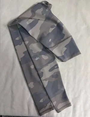 Alo camo high-waist leggings XS 🌫️🖤 Alo High Waist Vapor Legging - Putty Camo thumbnail 1