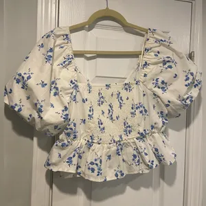NWOT Band of the Free Size L Blue Floral Bows Cut Out Puff Peplum Crop Top thumbnail 7