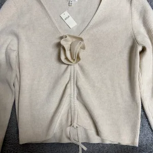 NEW Aerie Cropped Rosette Sweater Cream Size XL thumbnail 8