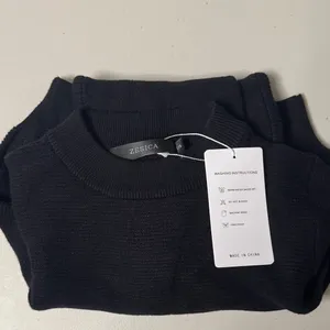 Chic Black Cropped Turtleneck Sweater for Women thumbnail 3